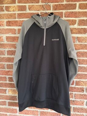 Burton Two-Tone Half-Zip Hoodie in Black & Gray. Mens Large